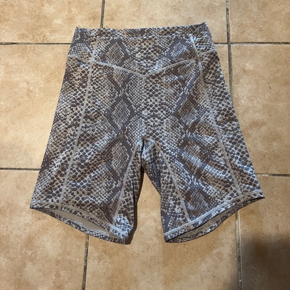 Balance Athletica/Vitality Biker Shorts - Picture 1 of 4